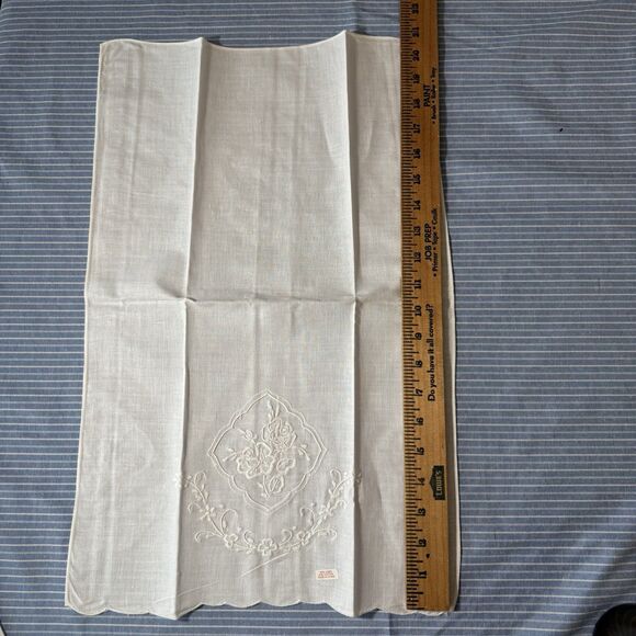 Embroidered Linen‎ Napkins – Set of 12-White Floral Scallop Edge 20 x 13 - Picture 8 of 9